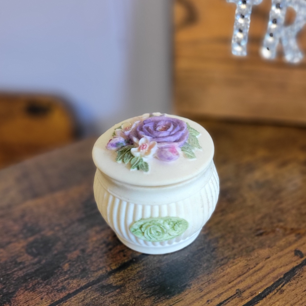Vintage Handcast design Floral pill/Trinket Box
